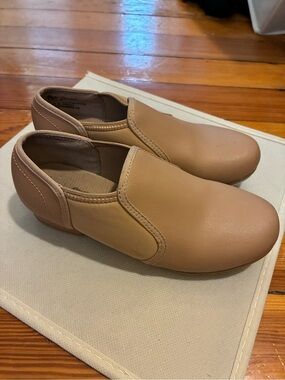 KIDS Theatricals tan-slip on tap shoes